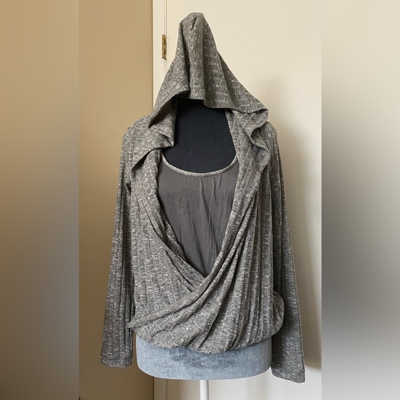 Juicy Couture Gray Hooded Faux Wrap Lightweight Sweater Top Size Small - Picture 3 of 11